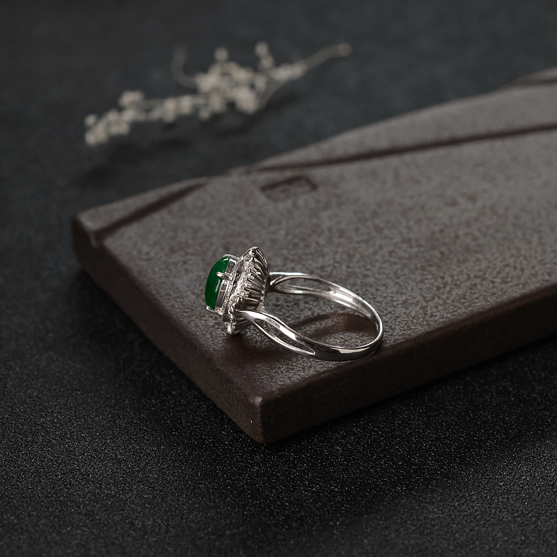 18K金镶钻糯种翡翠戒指-红掌柜