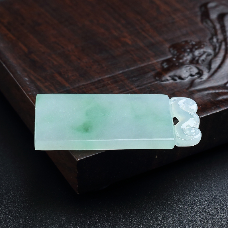 缅甸天然糯种浅绿翡翠吊坠-红掌柜