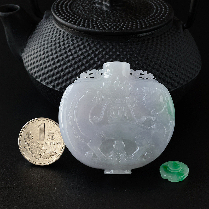 糯种翡翠鼻烟壶-红掌柜
