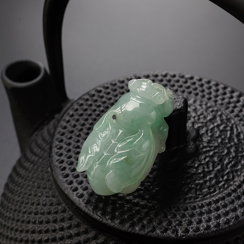 天然糯种飘绿翡翠一鸣惊人吊坠-红掌柜