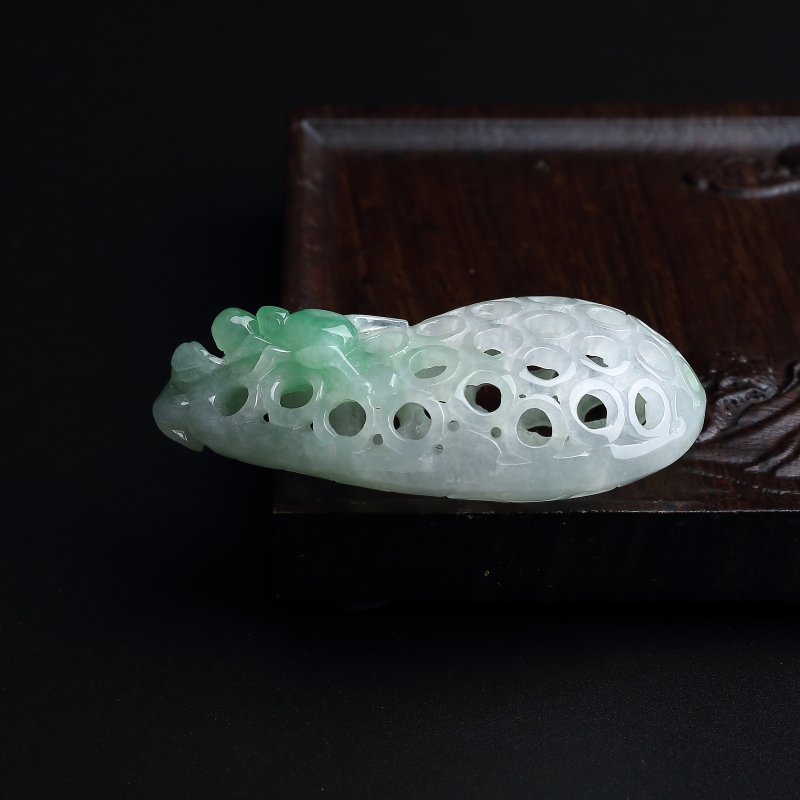 翡翠镂空福瓜吊坠-红掌柜