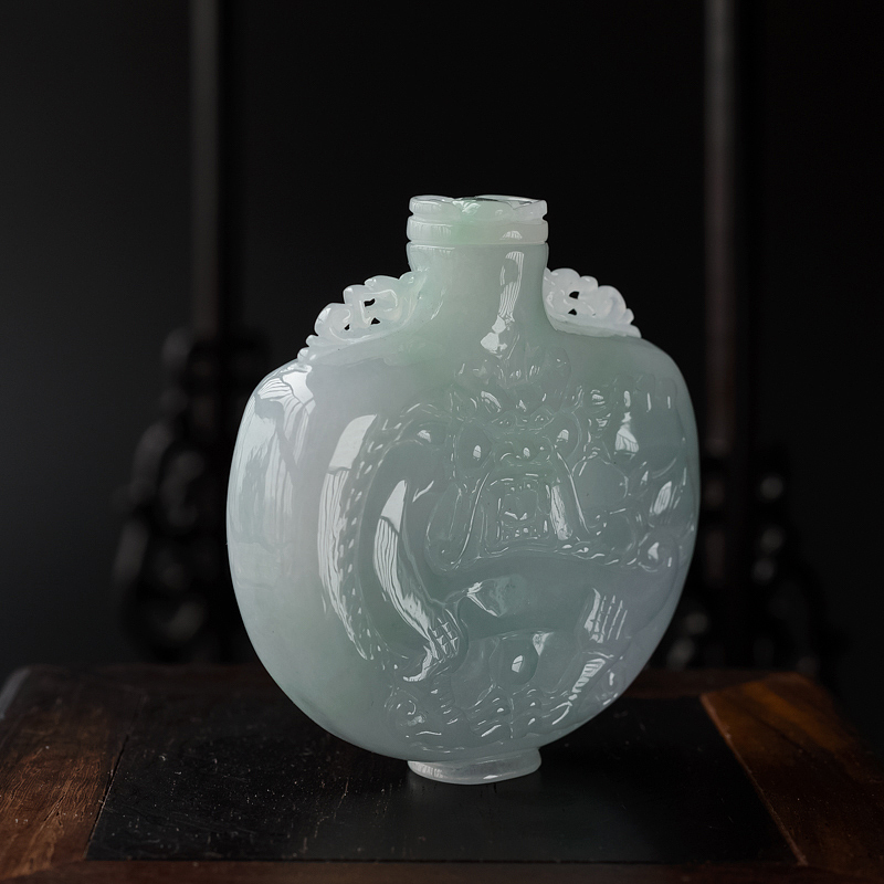 天然糯种浅绿翡翠鼻烟壶-红掌柜