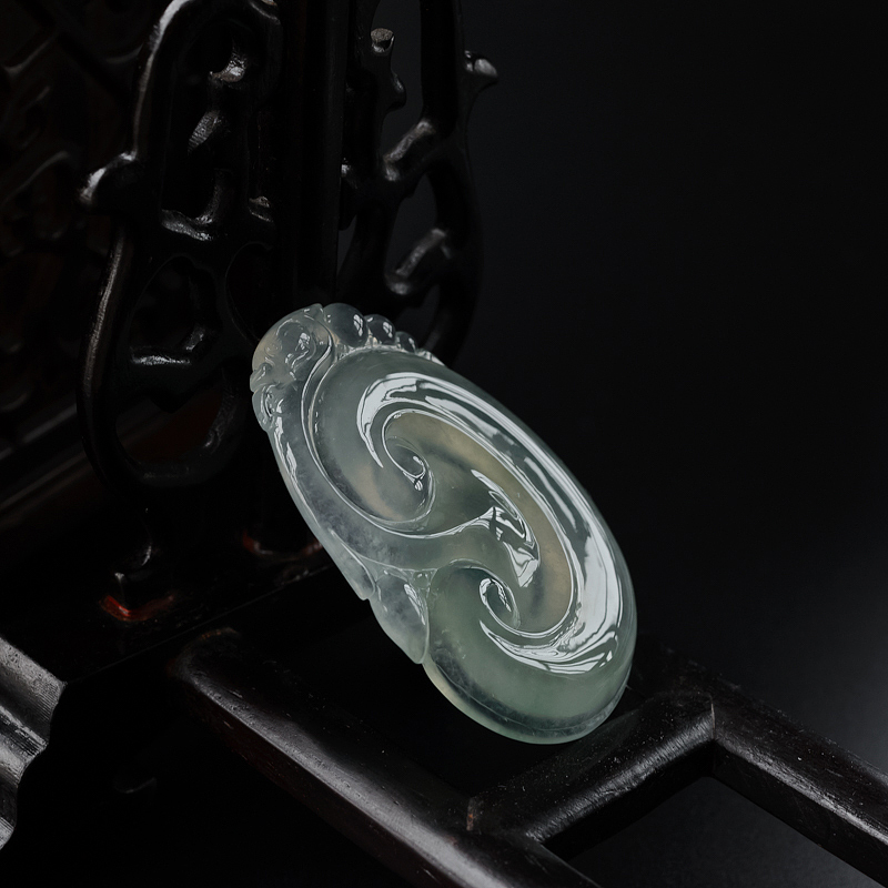 缅甸冰糯种浅绿翡翠如意吊坠-红掌柜
