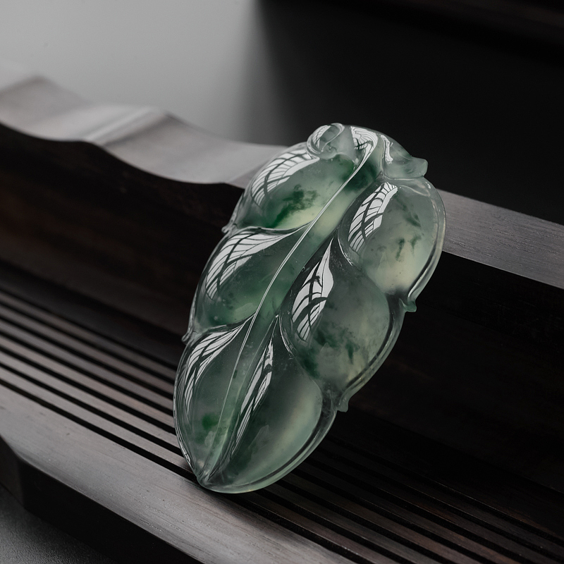 天然冰糯种飘花翡翠叶子吊坠-红掌柜