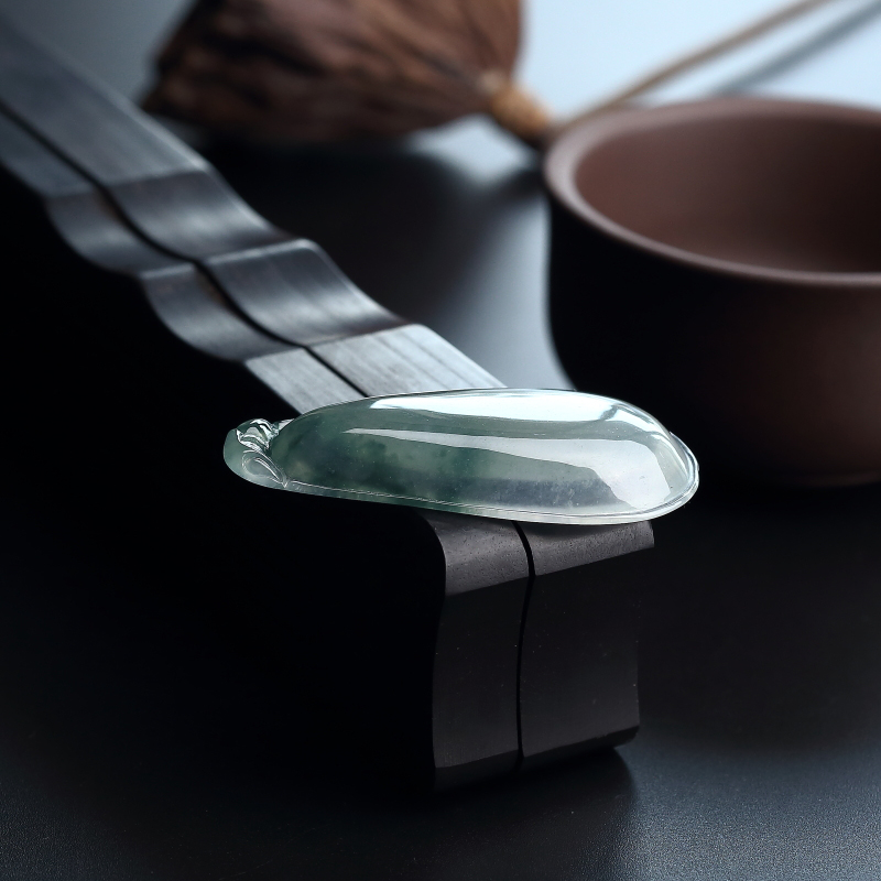 冰糯种翡翠福瓜-红掌柜