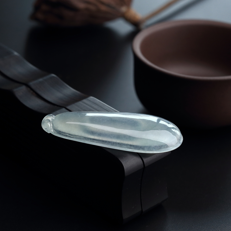 冰糯种浅绿翡翠福瓜-红掌柜