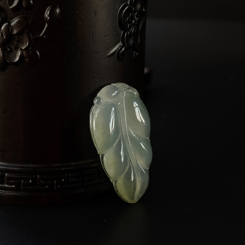 冰糯种翡翠吊坠-红掌柜