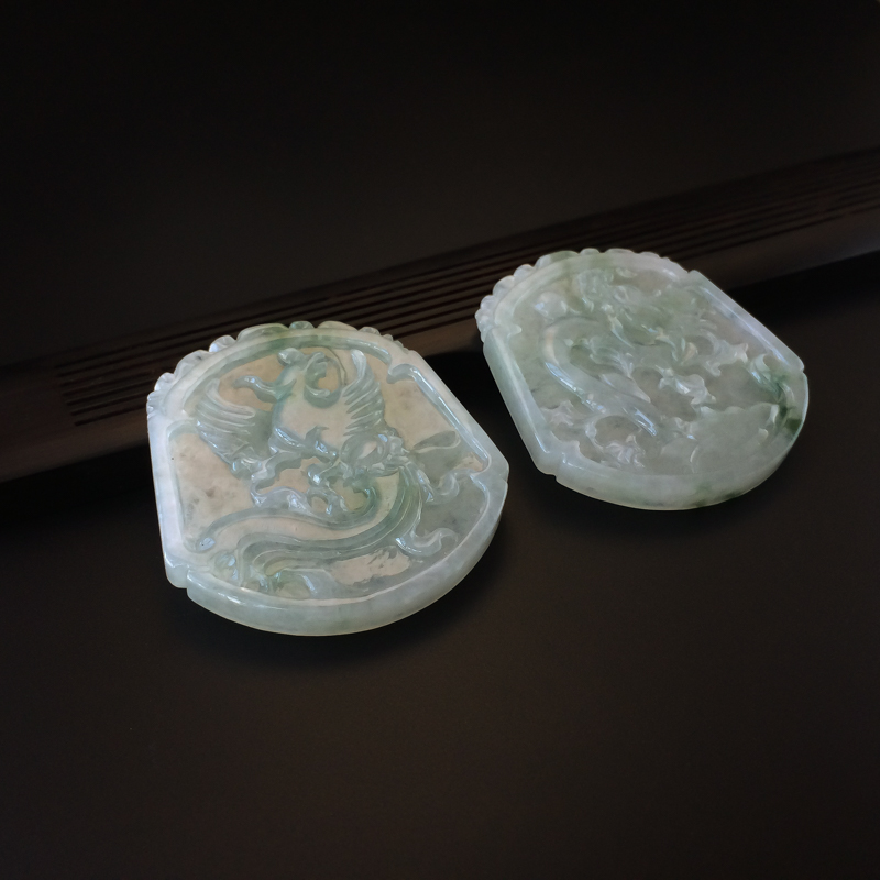 浅绿翡翠龙凤吊坠-红掌柜