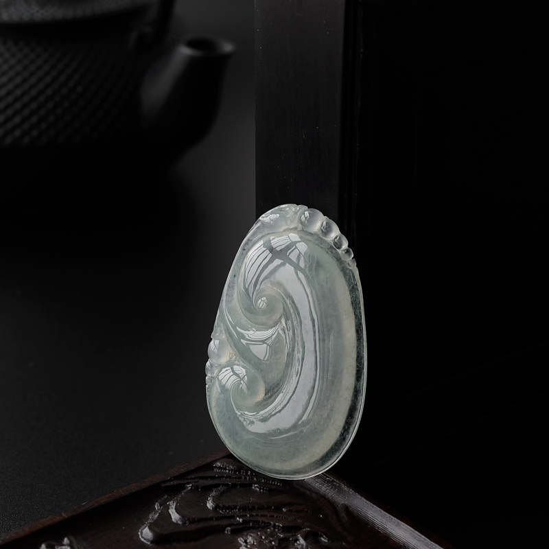 浅绿翡翠如意吊坠-红掌柜