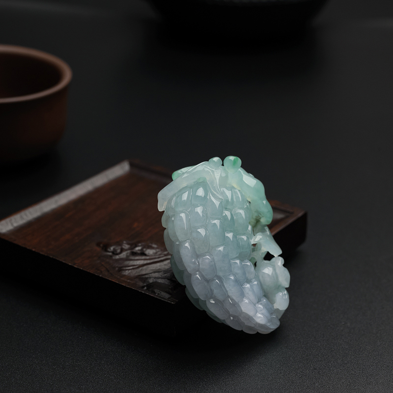 缅甸飘绿翡翠苦尽甘来吊坠-红掌柜