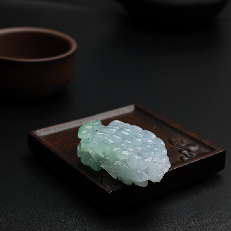 缅甸糯种飘绿翡翠吊坠-红掌柜