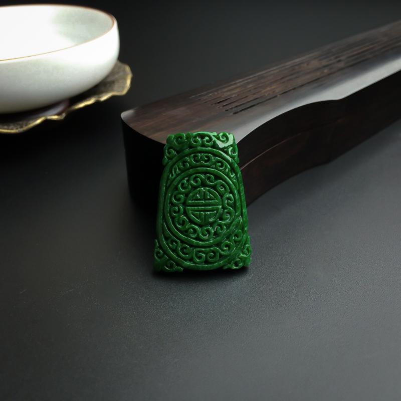 干青种翡翠寿牌吊坠-红掌柜