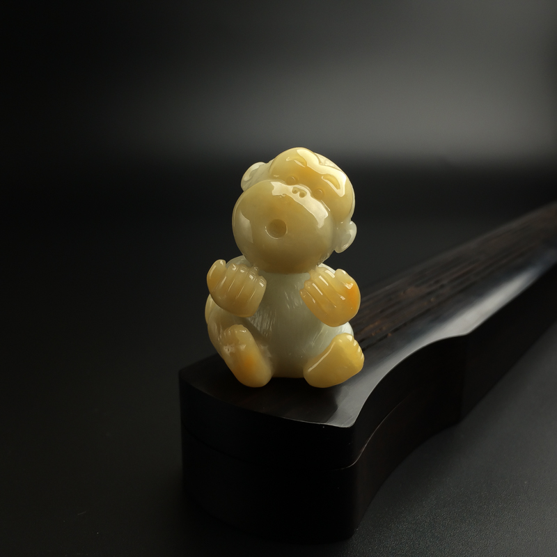 糯种飘黄翡翡翠猴子吊坠-红掌柜