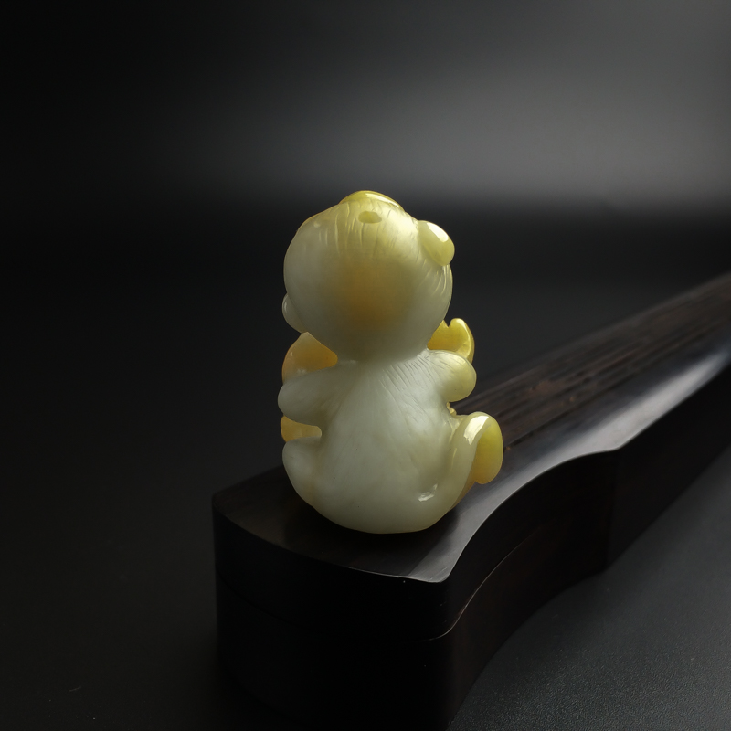 糯种翡翠猴子吊坠-红掌柜