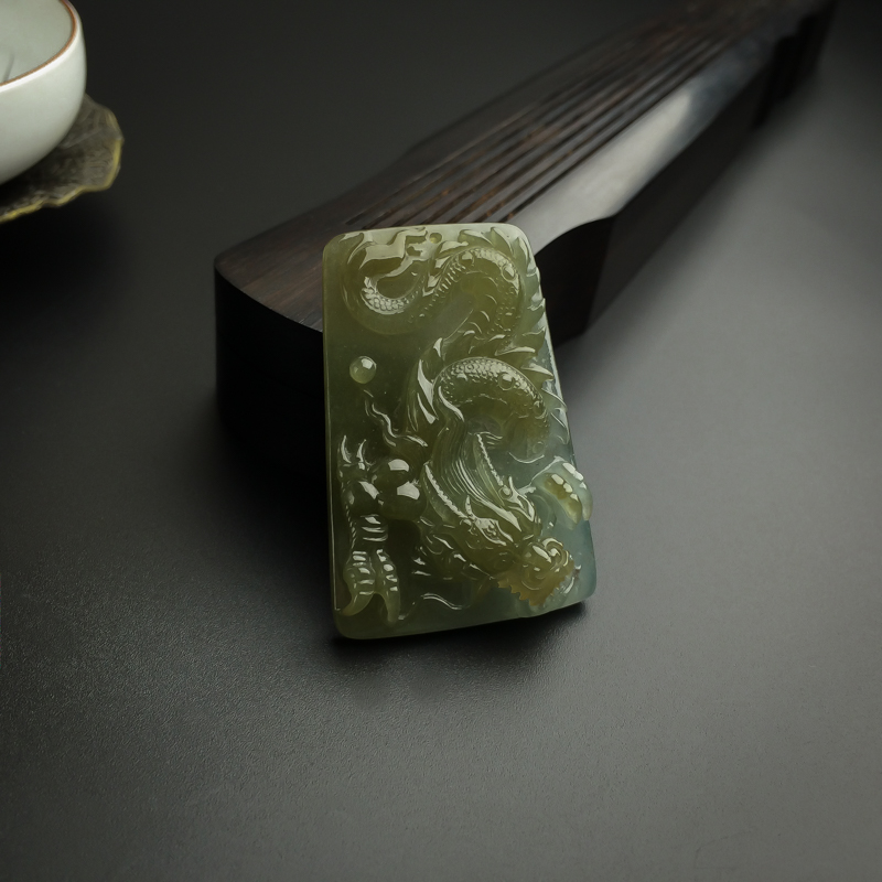 飘黄翡翡翠龙牌吊坠-红掌柜