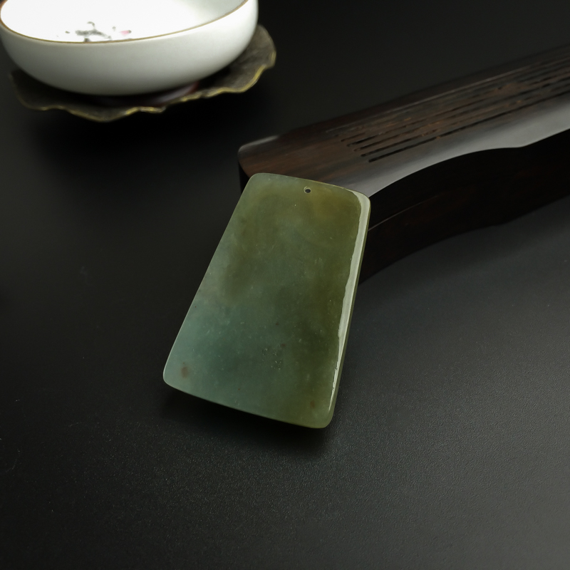 翡翠龙牌吊坠-红掌柜