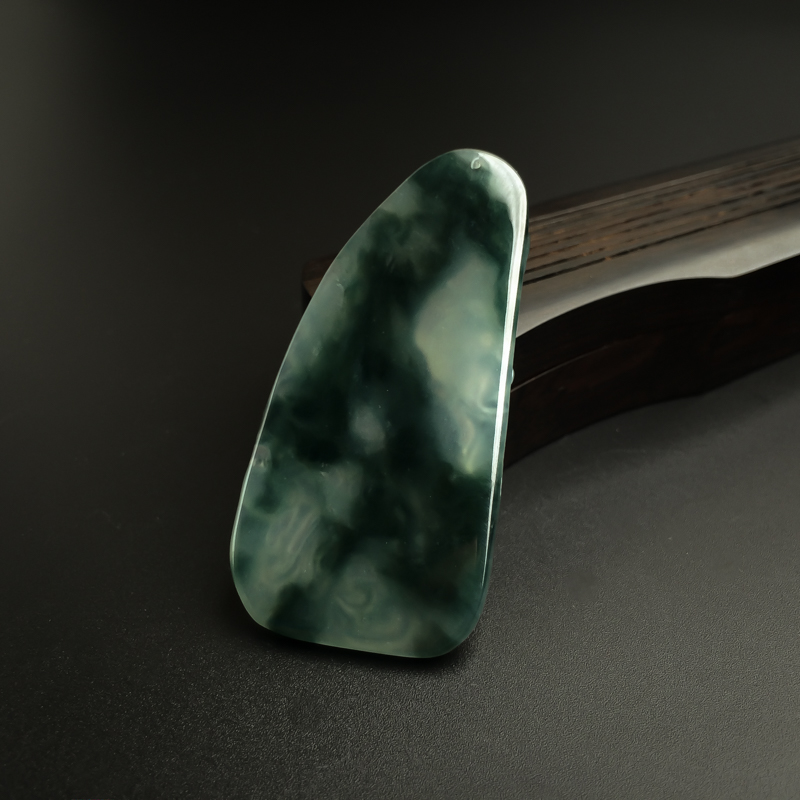 冰糯种油青翡翠戏玩吊坠-红掌柜