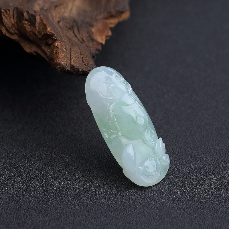 糯种浅绿翡翠天牛吊坠 - 红掌柜