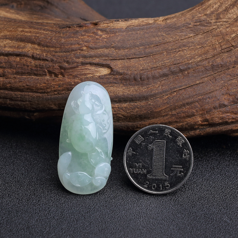 天然浅绿翡翠天牛吊坠 - 红掌柜