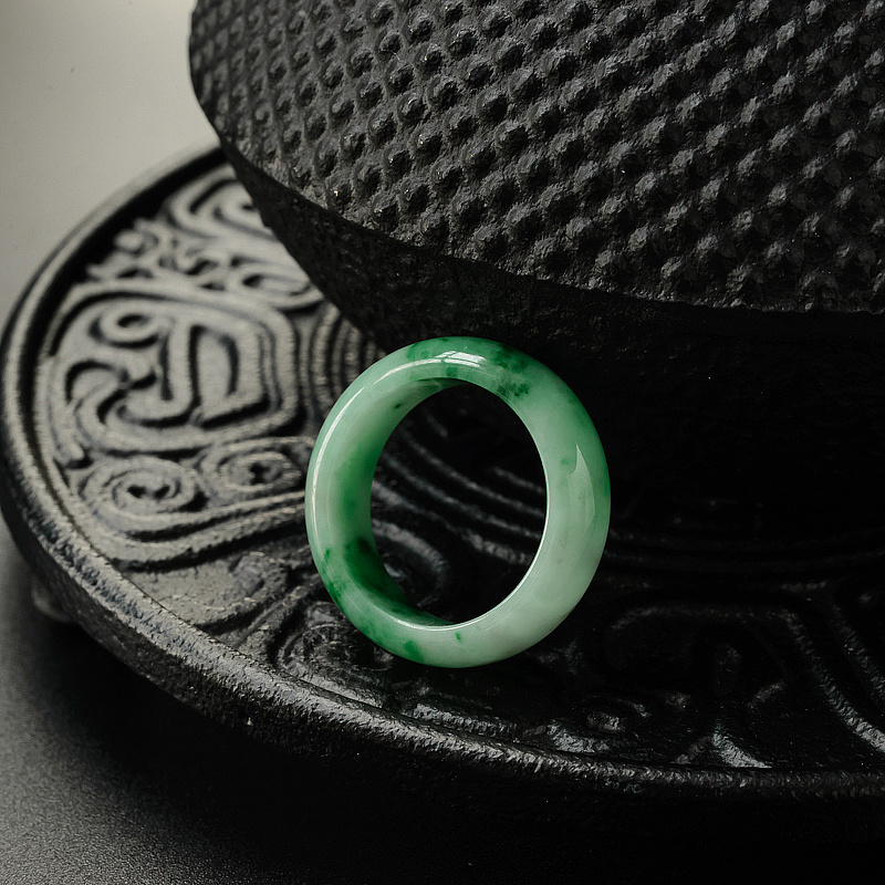 天然糯种飘翠翡翠指环-红掌柜