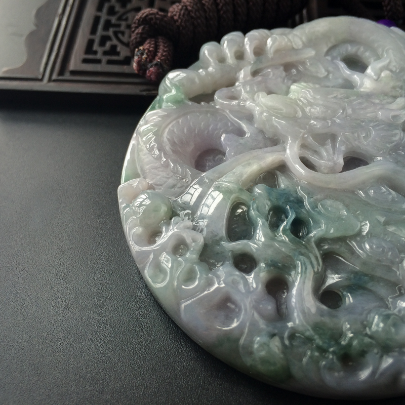 春带彩翡翠龙牌-红掌柜