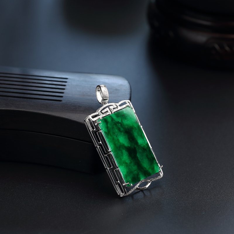 金镶糯种飘墨绿翡翠无事牌吊坠-红掌柜