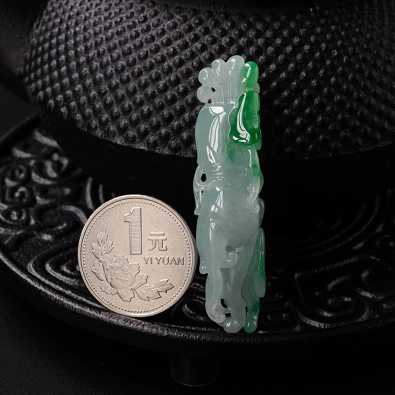 缅甸糯种飘绿翡翠吊坠-红掌柜