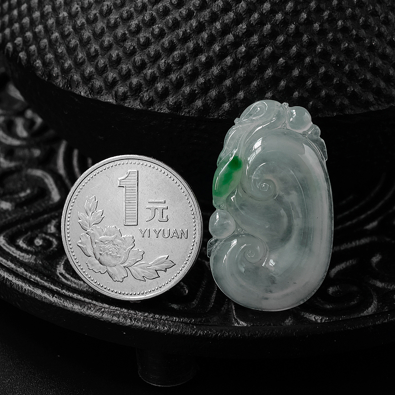 缅甸冰糯种飘绿翡翠吊坠-红掌柜