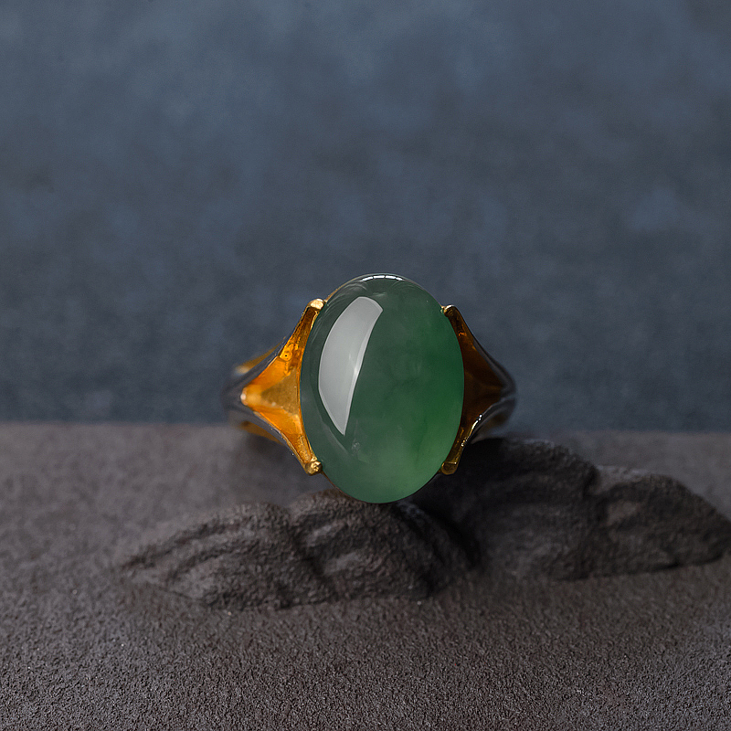 糯冰种阳绿翡翠戒面-红掌柜