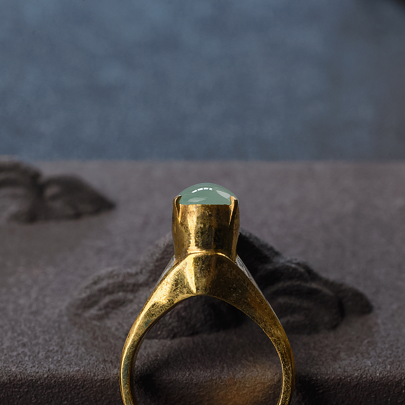 缅甸A货糯冰种浅绿翡翠戒面-红掌柜