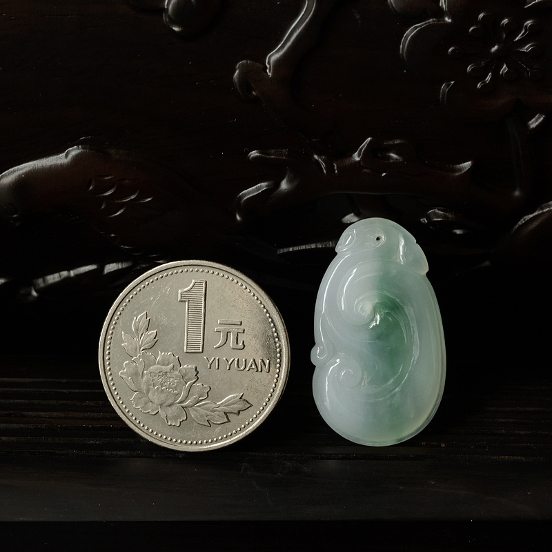 糯种飘绿翡翠如意吊坠-红掌柜