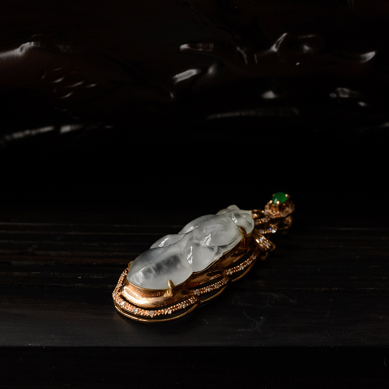 18K镶钻缅甸天然冰种翡翠吊坠-红掌柜