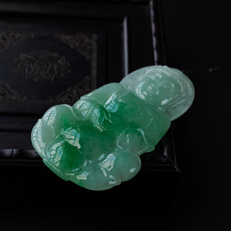 缅甸天然糯种阳绿翡翠吊坠-红掌柜