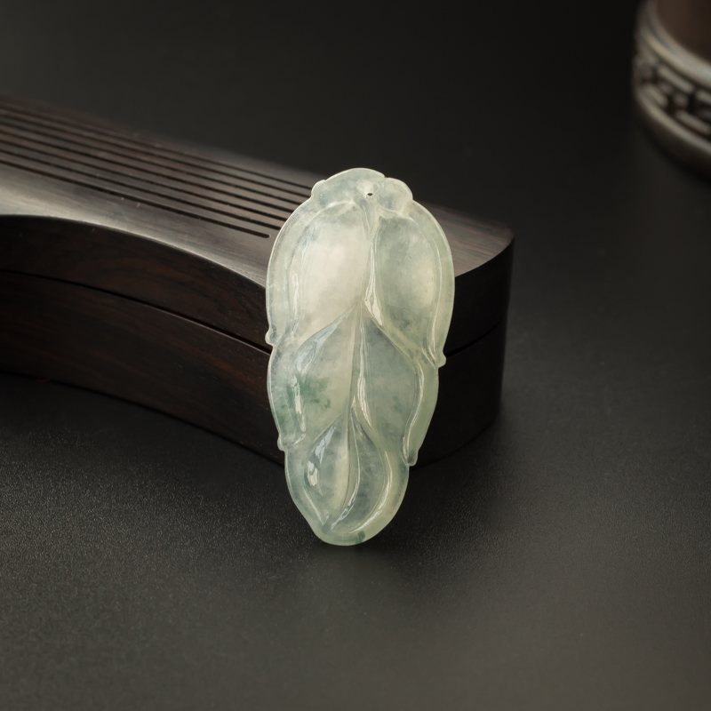 缅甸天然飘花翡翠叶子吊坠-红掌柜