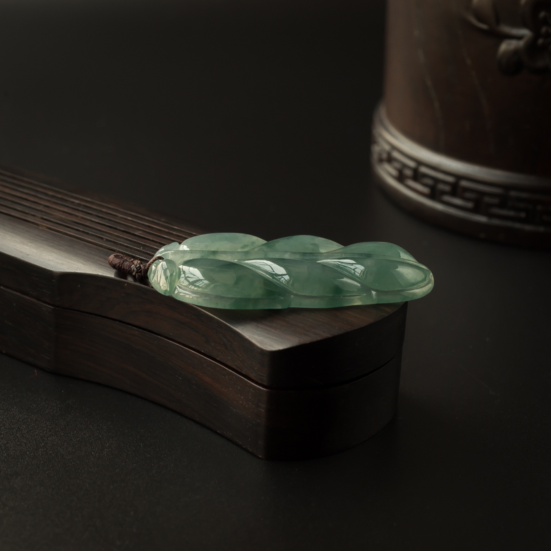 缅甸天然糯种翡翠叶子吊坠-红掌柜