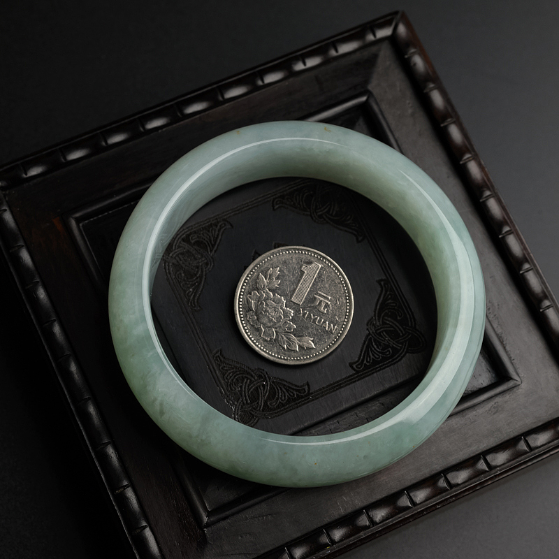 糯种浅绿翡翠手镯-红掌柜