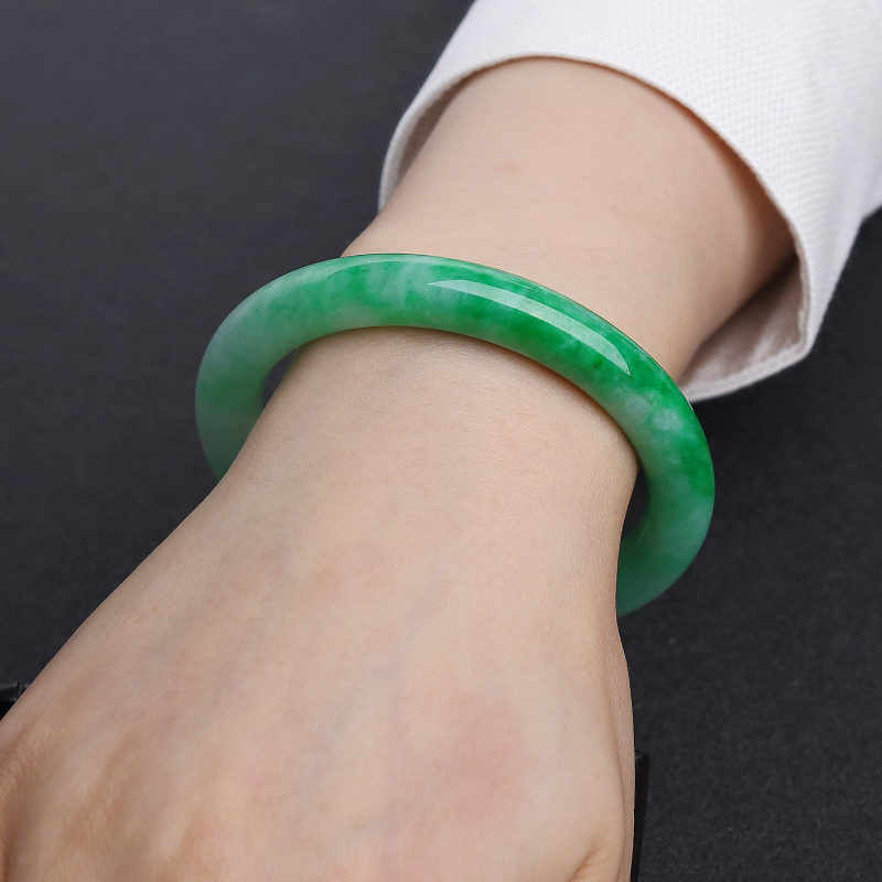 缅甸飘翠翡翠圆镯-红掌柜