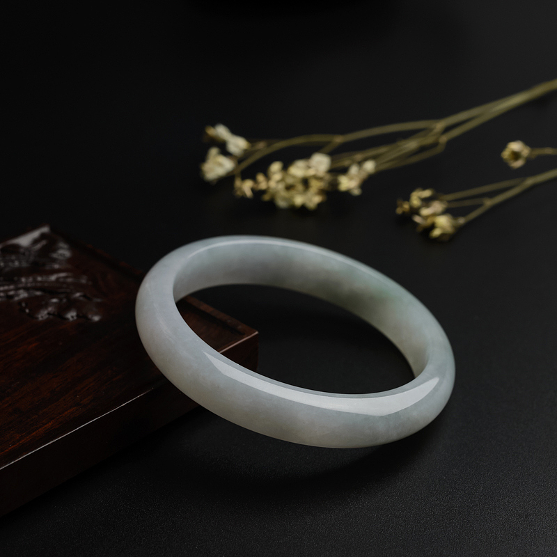 糯种浅绿翡翠手镯-红掌柜