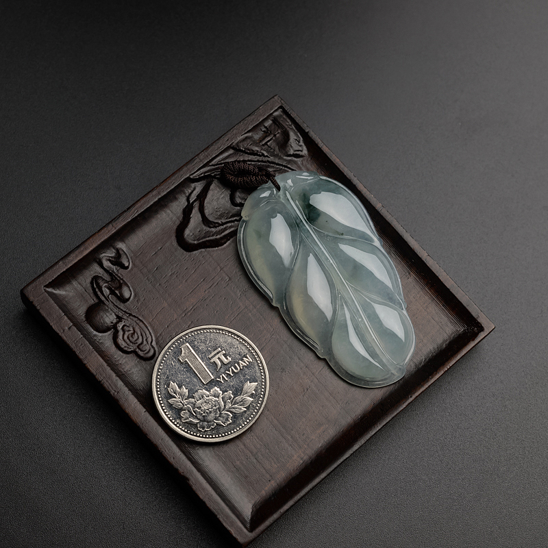 天然翡翠叶子吊坠 - 红掌柜