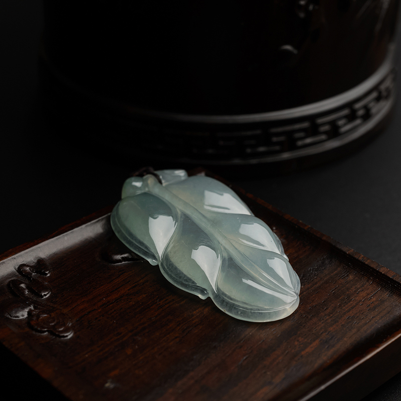 翡翠叶子吊坠-红掌柜