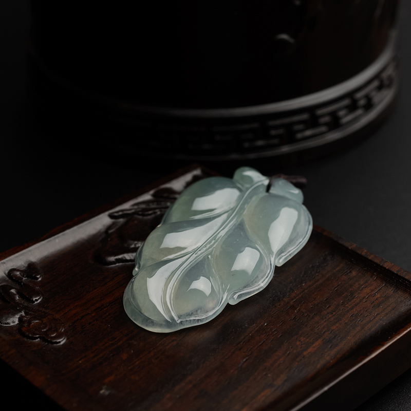 天然翡翠叶子吊坠-红掌柜