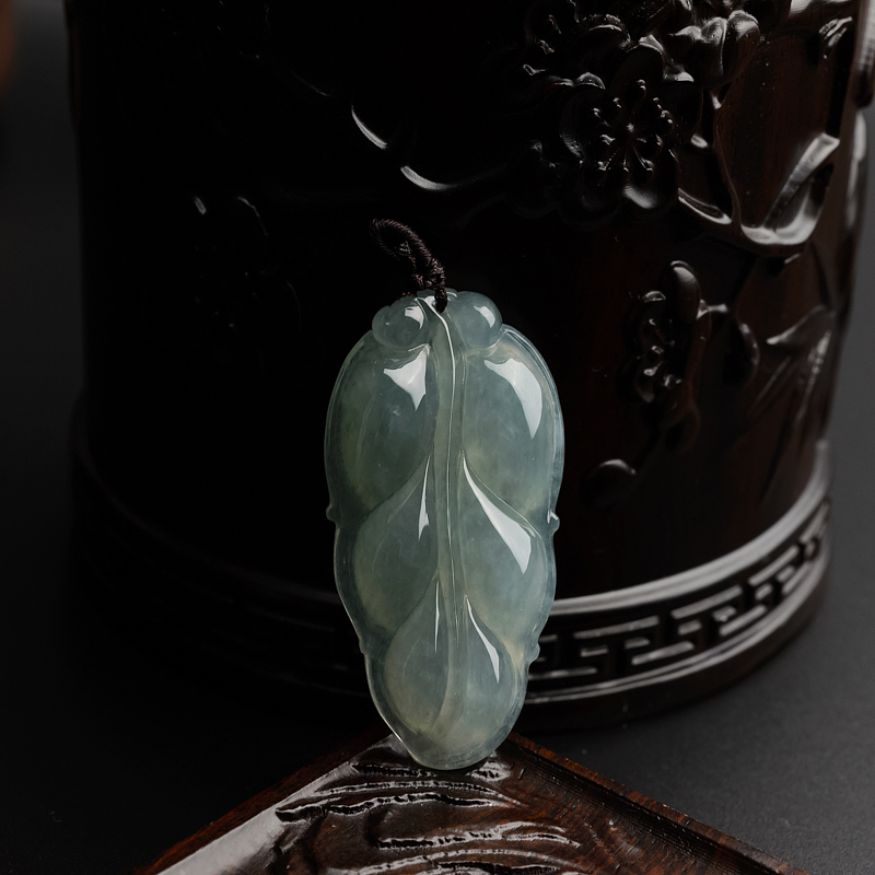 缅甸A货天然冰糯种淡绿翡翠叶子吊坠 - 红掌柜