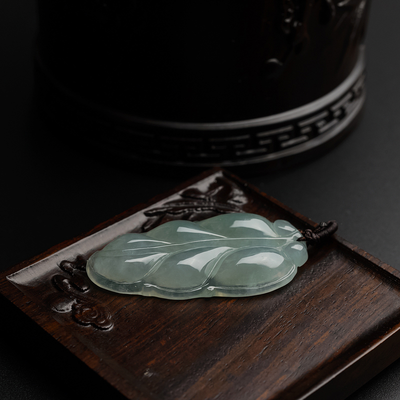 缅甸冰糯种淡绿翡翠叶子吊坠-红掌柜