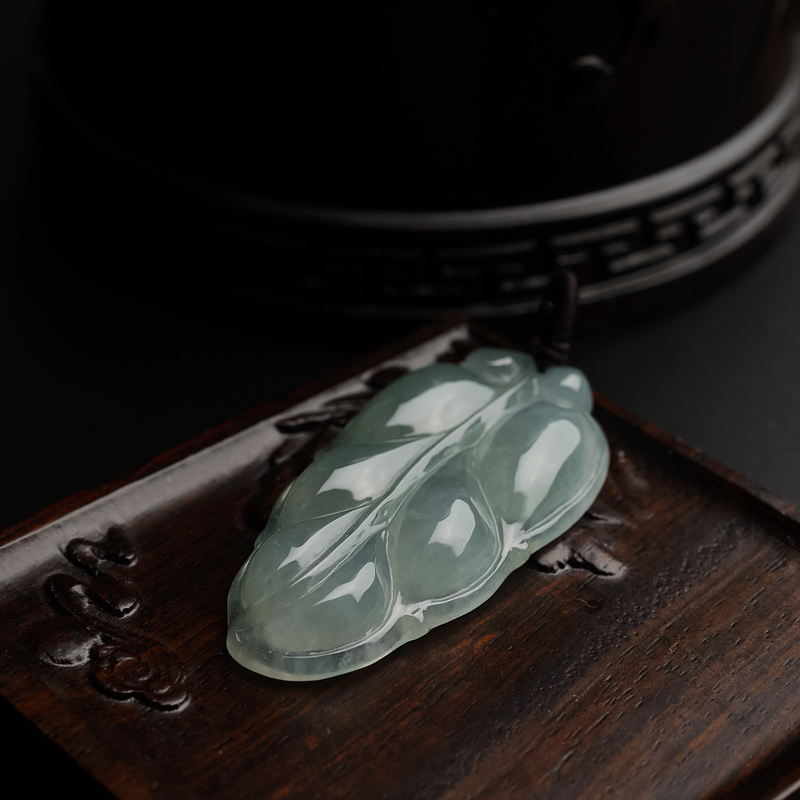 冰糯种淡绿翡翠叶子吊坠-红掌柜