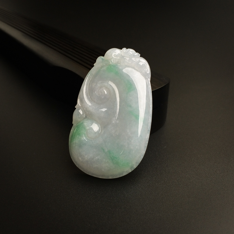 糯种飘绿翡翠如意吊坠-红掌柜