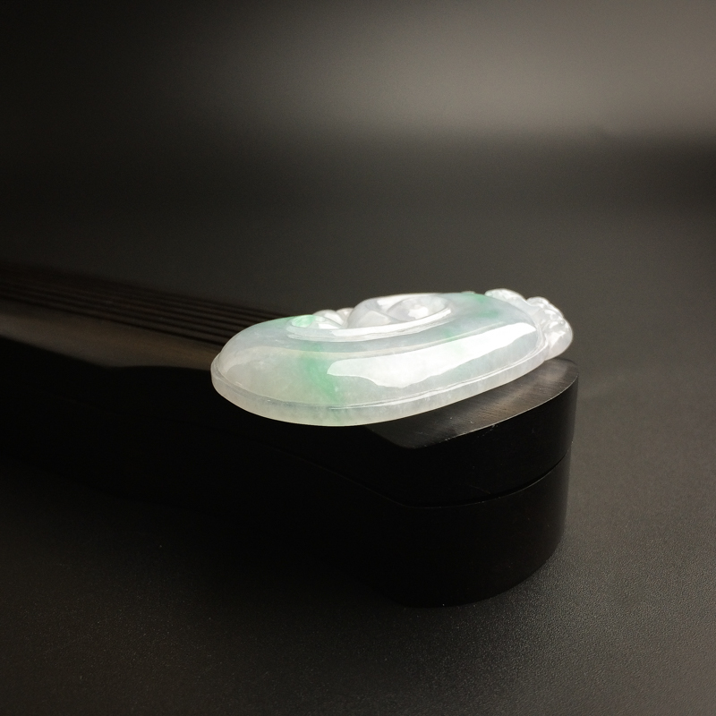 缅甸天然糯种飘绿翡翠吊坠-红掌柜