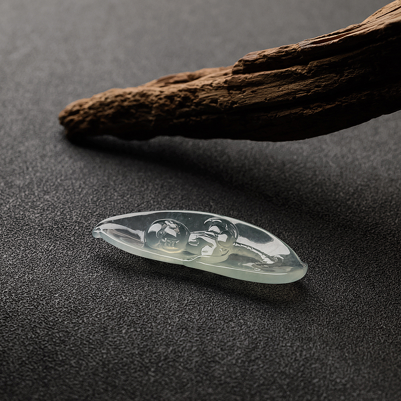 天然冰种浅绿翡翠莲花童子吊坠-红掌柜