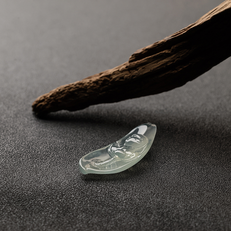 缅甸天然冰种浅绿翡翠吊坠-红掌柜