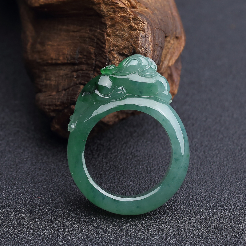 糯冰种飘花翡翠戒指-红掌柜