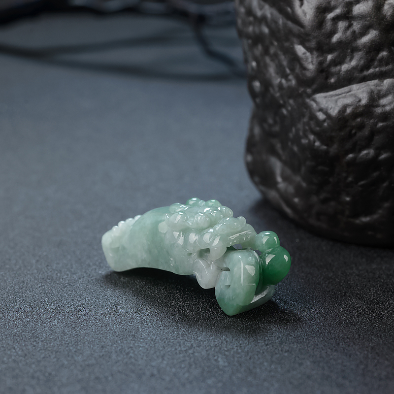 飘翠翡翠龙头摆件-红掌柜